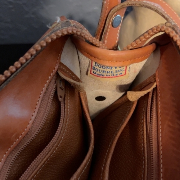 Selling this vintage handbag from dooney and burke. - Picture 3 of 6